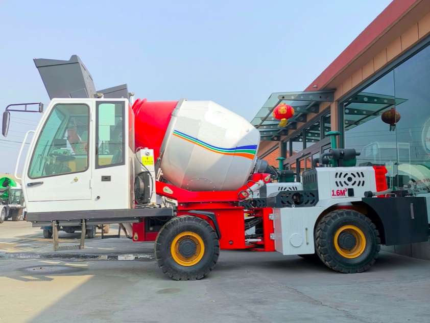 1.6m3 self-loading concrete mixer truck